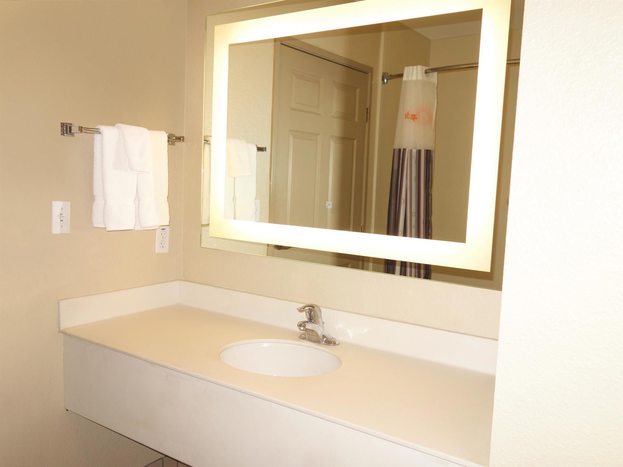 La Quinta By Wyndham Northwest Corpus Christi